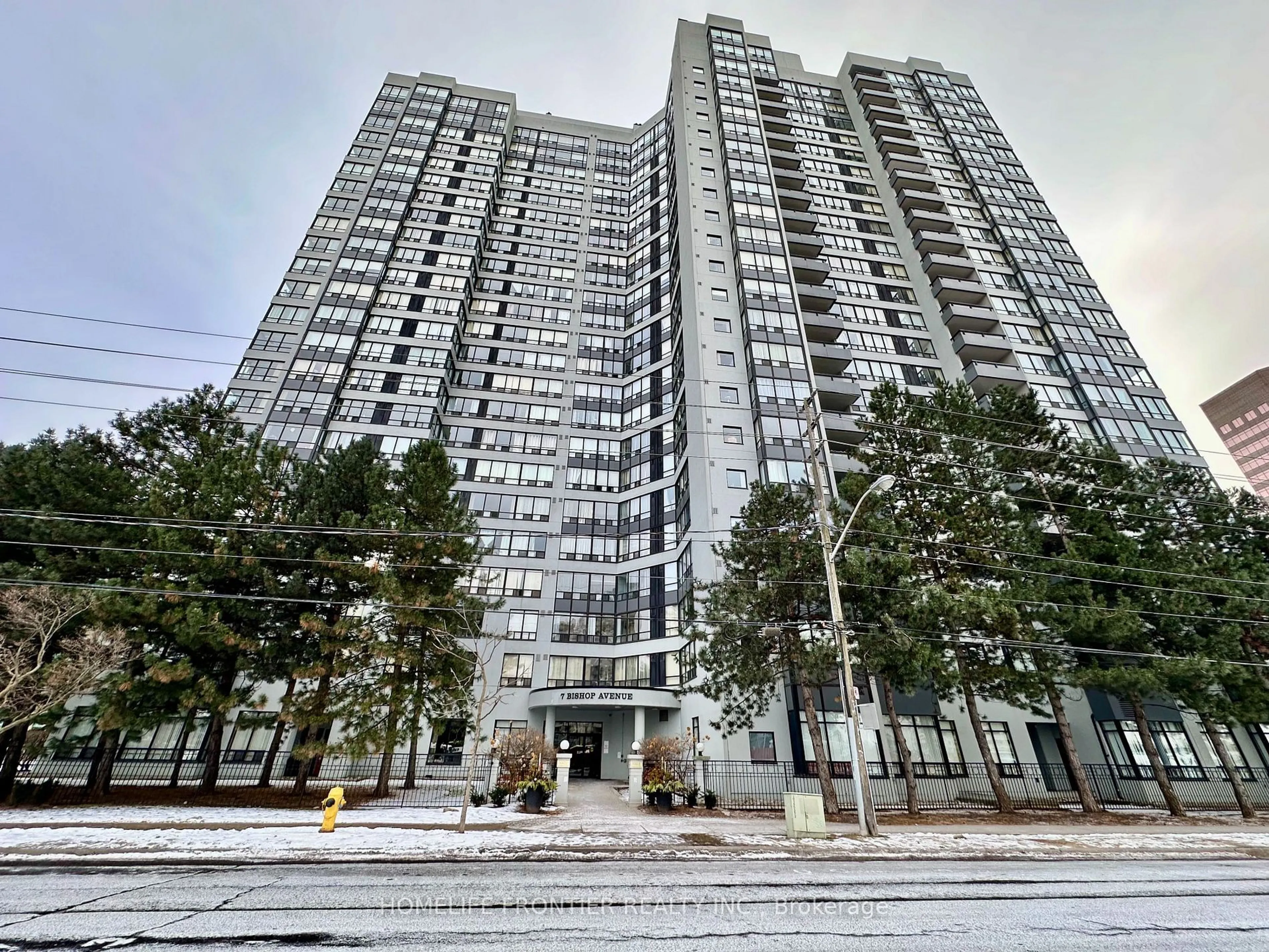 Indoor foyer for 7 Bishop Ave #808, Toronto Ontario M2M 4J4