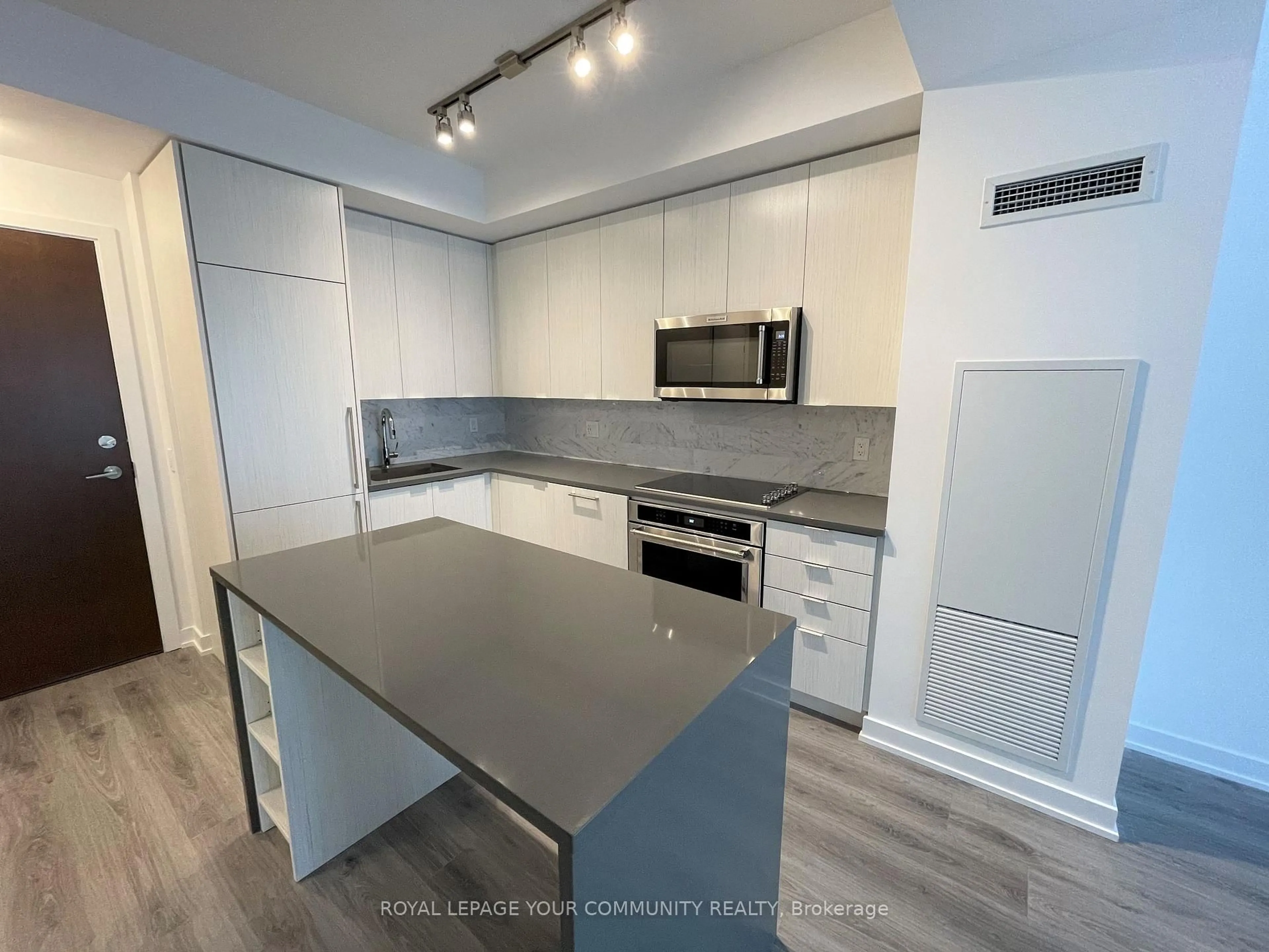 Open concept kitchen, unknown for 38 Iannuzzi St #1208, Toronto Ontario M5V 0S2