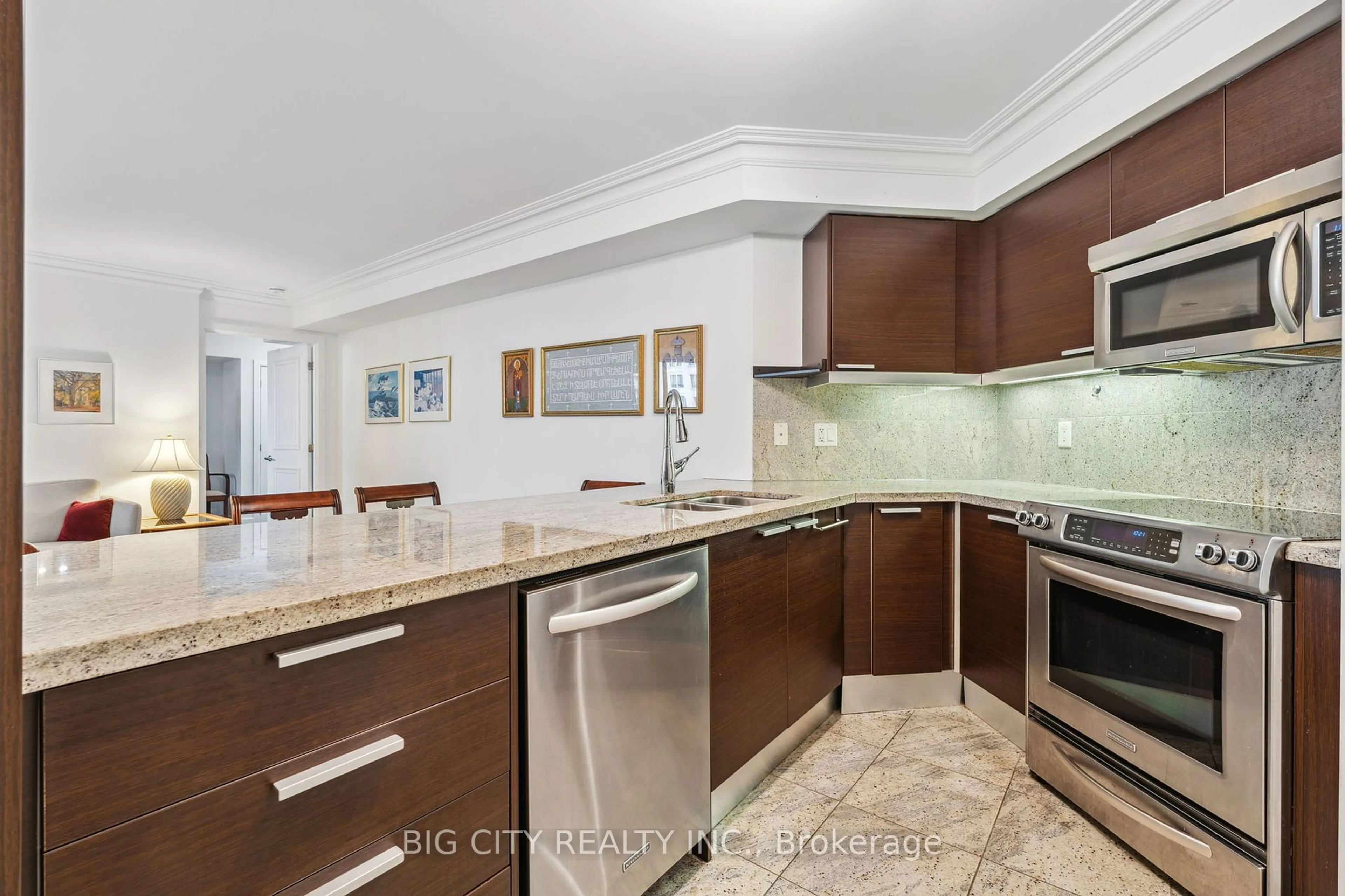 Open concept kitchen, ceramic/tile floor for 650 Sheppard Ave #507, Toronto Ontario M2K 3E4