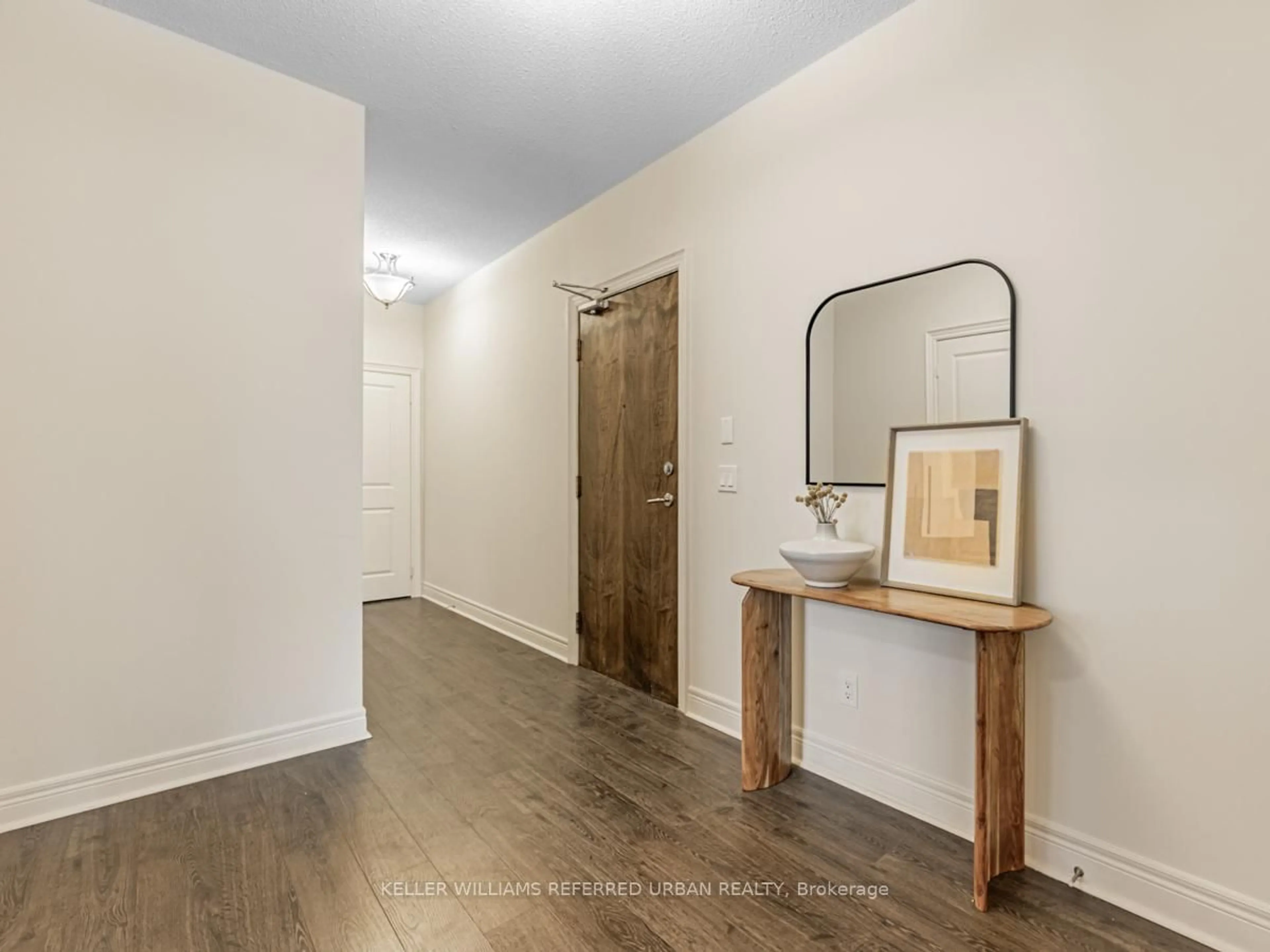 Indoor entryway for 701 Sheppard Ave #116, Toronto Ontario M3H 0B2