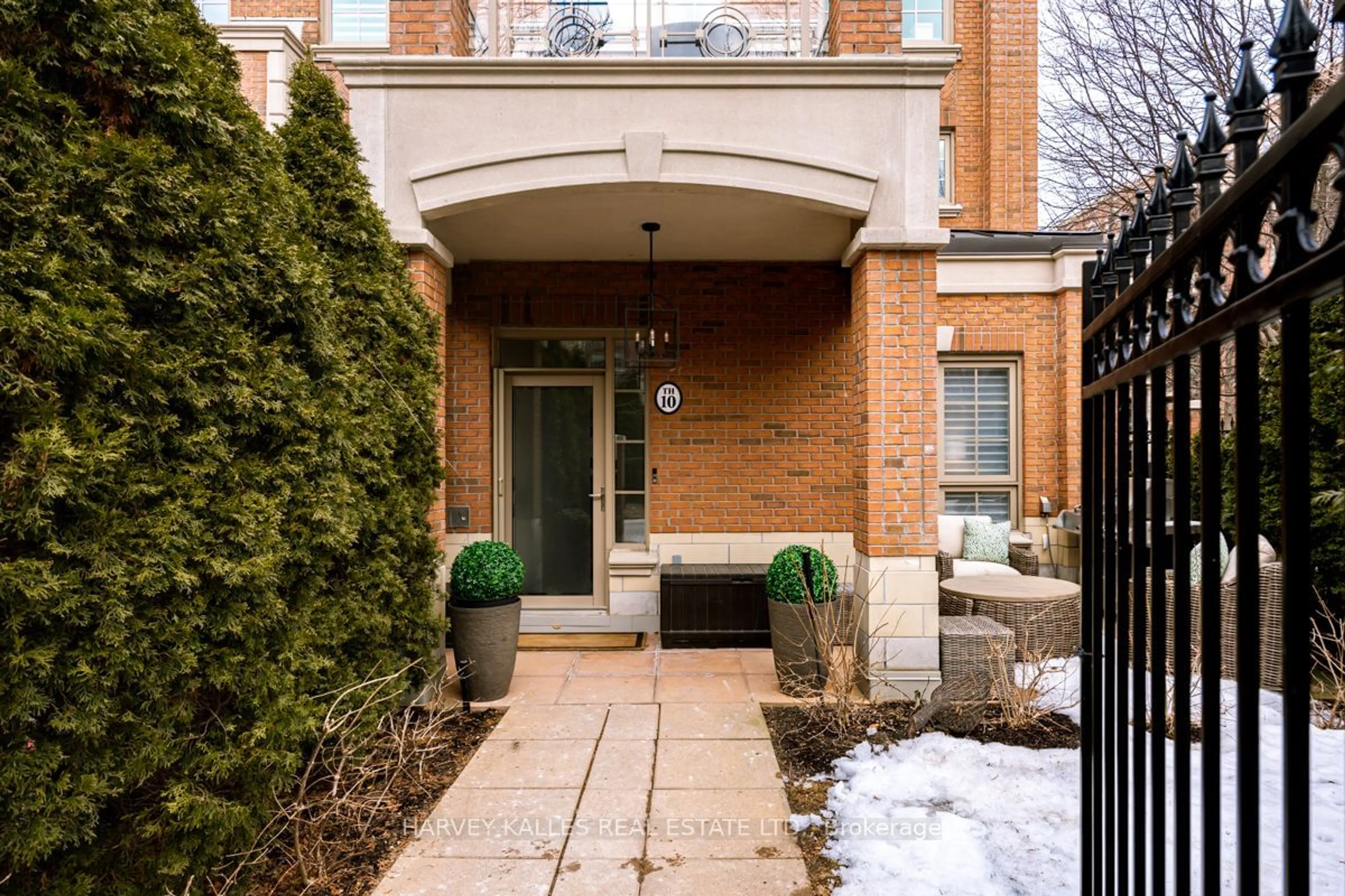 Unknown for 21 Burkebrook Pl #Th10, Toronto Ontario M4G 0A1