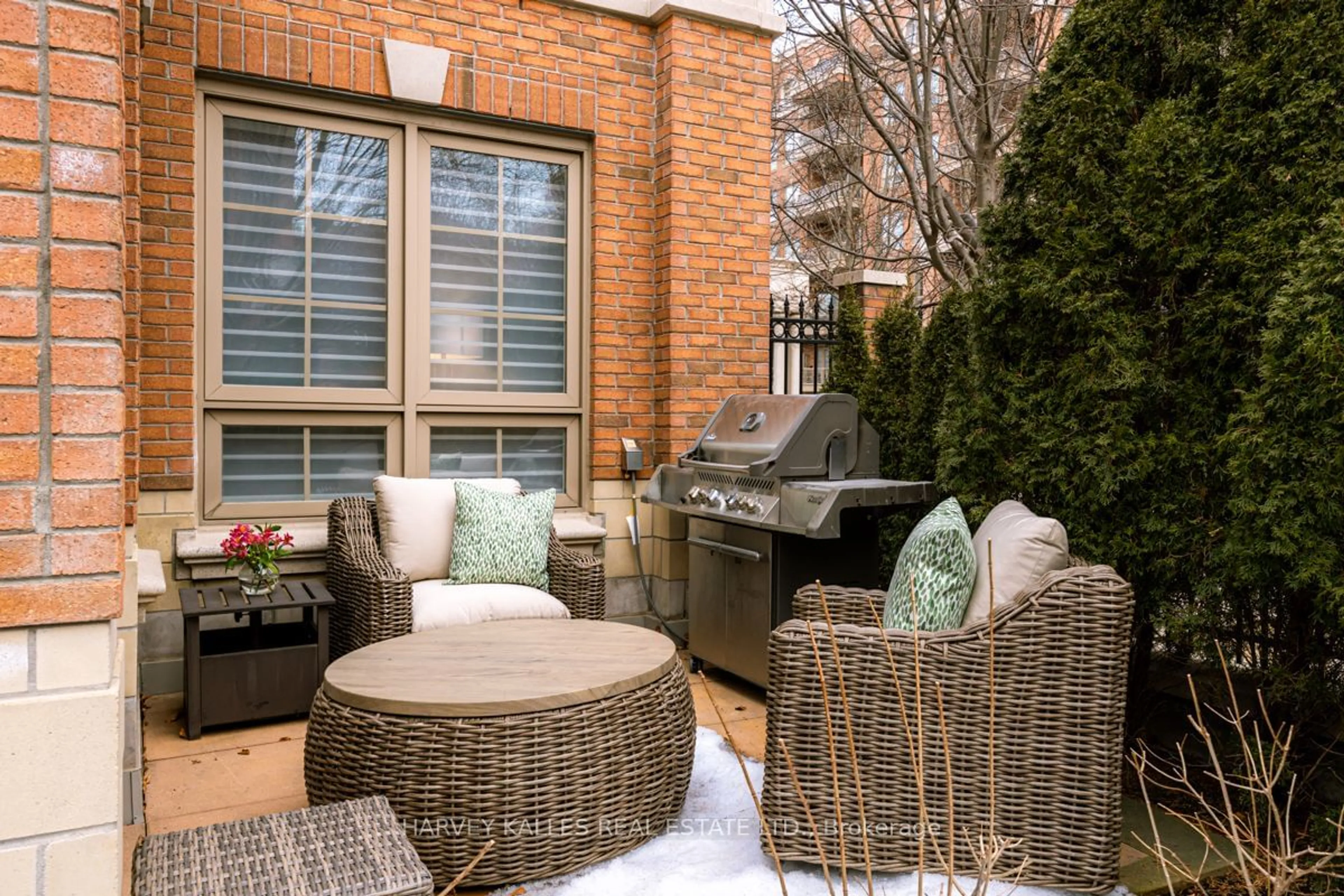 Patio, street for 21 Burkebrook Pl #Th10, Toronto Ontario M4G 0A1