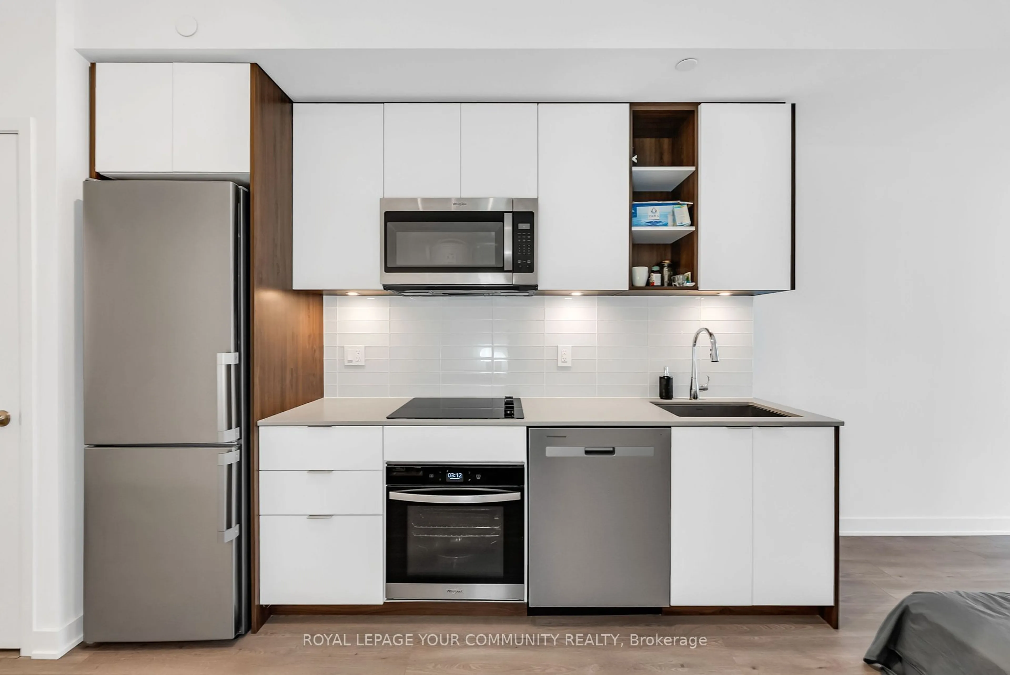 Standard kitchen, unknown for 543 Richmond St #306, Toronto Ontario M5V 0W9