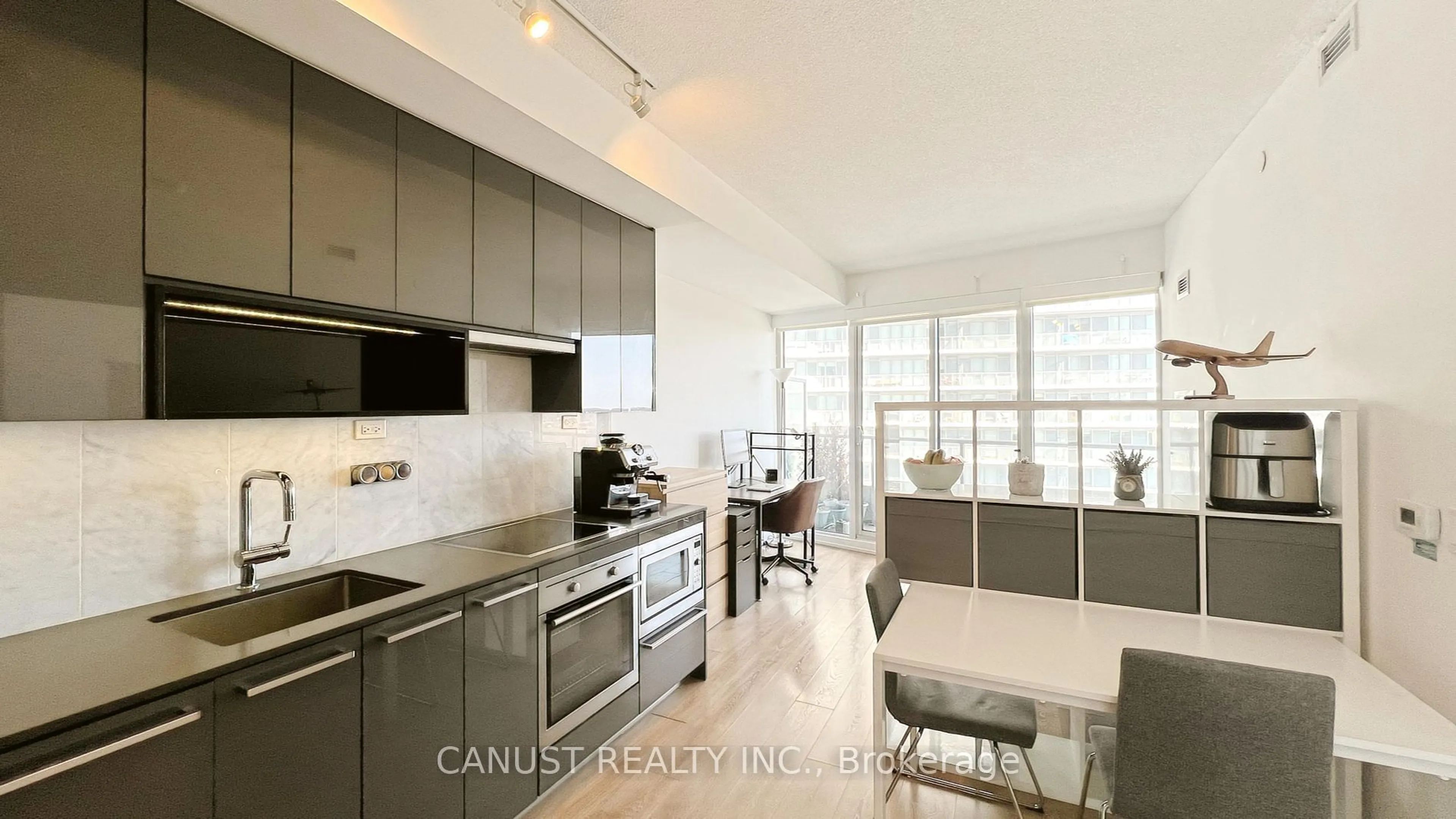 Contemporary kitchen, unknown for 115 McMahon Dr #1606, Toronto Ontario M2K 0E4