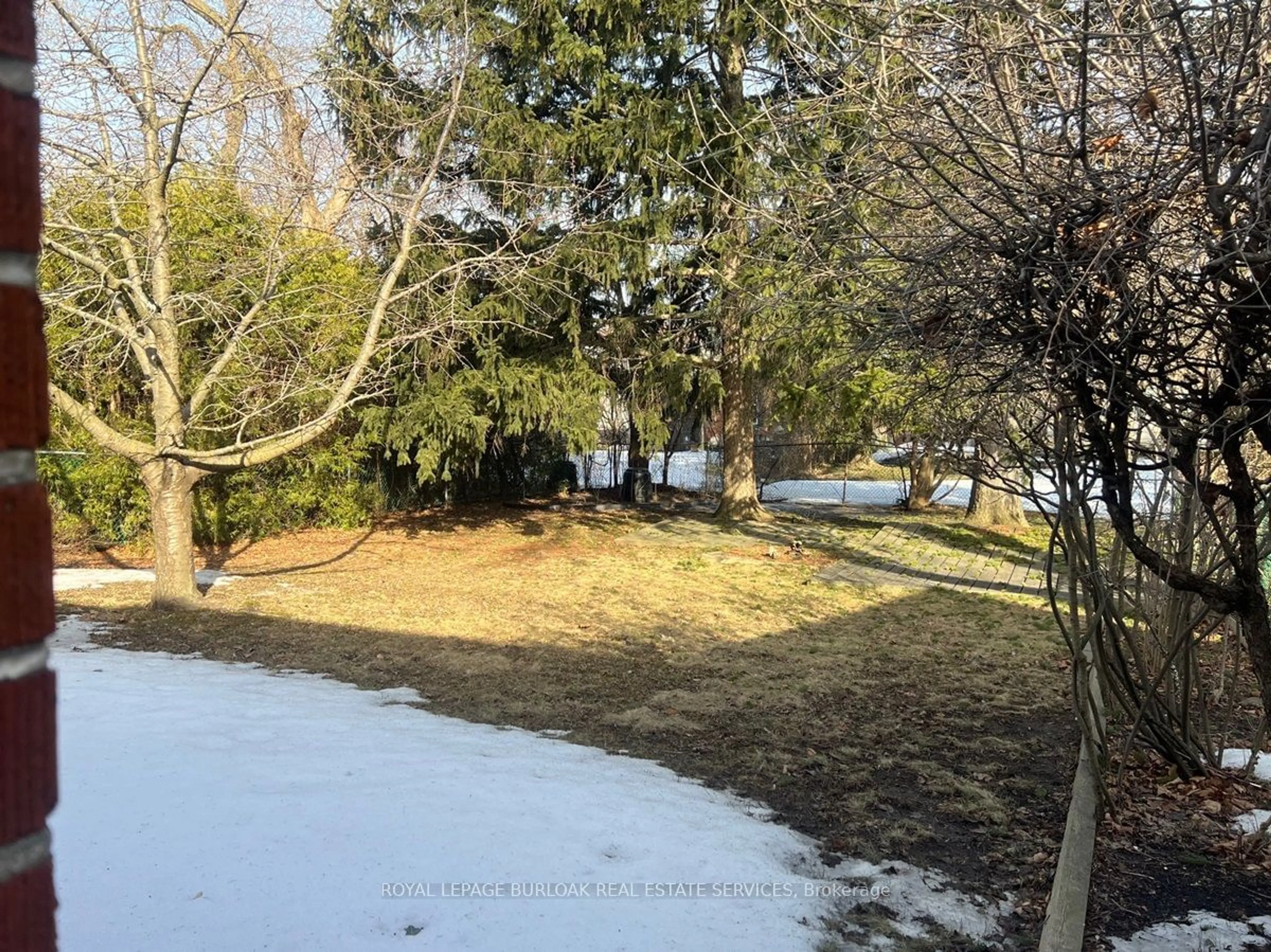 A pic from outside/outdoor area/front of a property/back of a property/a pic from drone, water/lake/river/ocean view for 248 Florence Ave, Toronto Ontario M2N 1G6