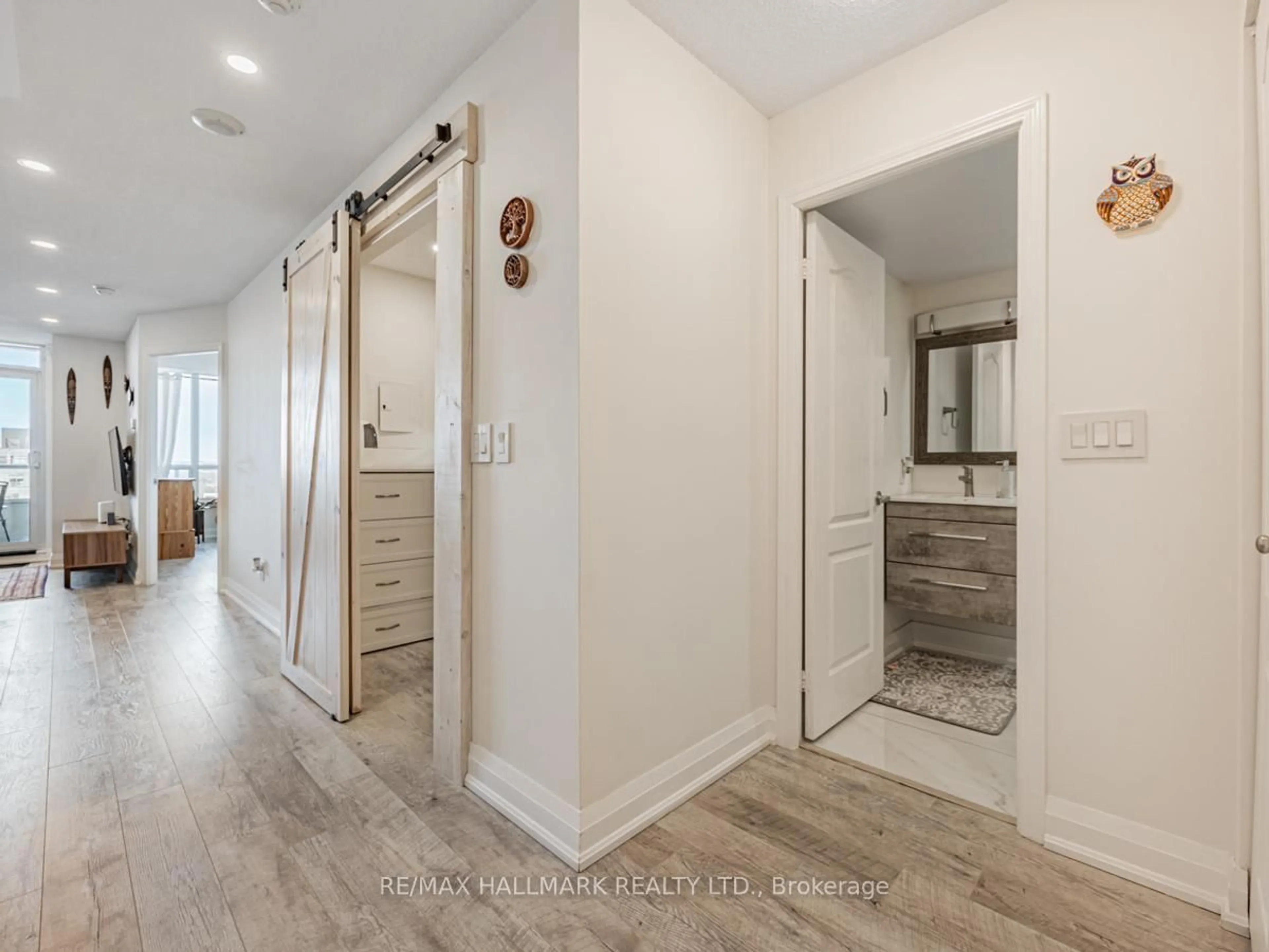 Indoor entryway for 17 Barberry Pl #1515, Toronto Ontario M2K 3E2