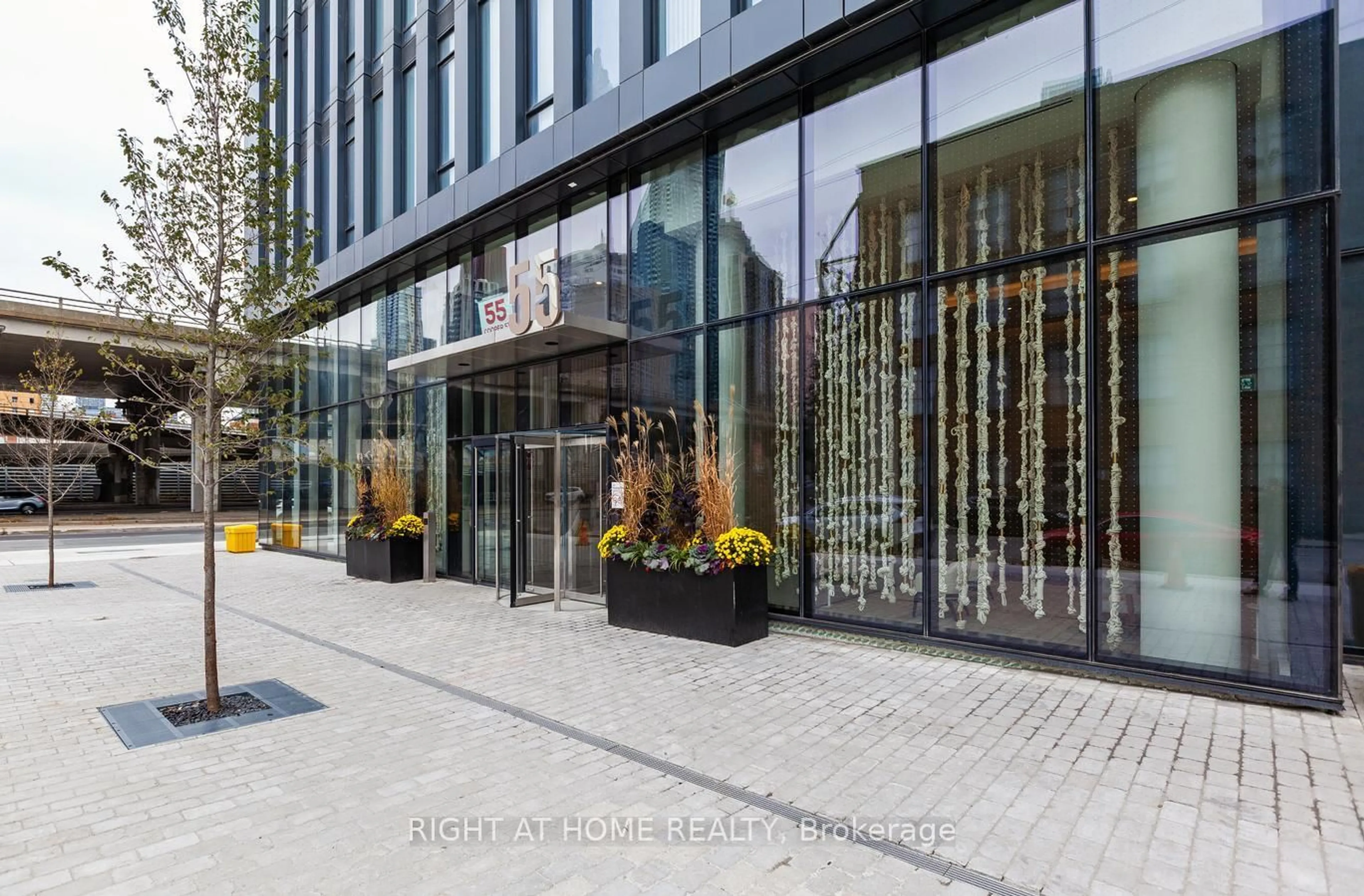 Patio, street for 55 Cooper St #2808, Toronto Ontario M5E 0G1