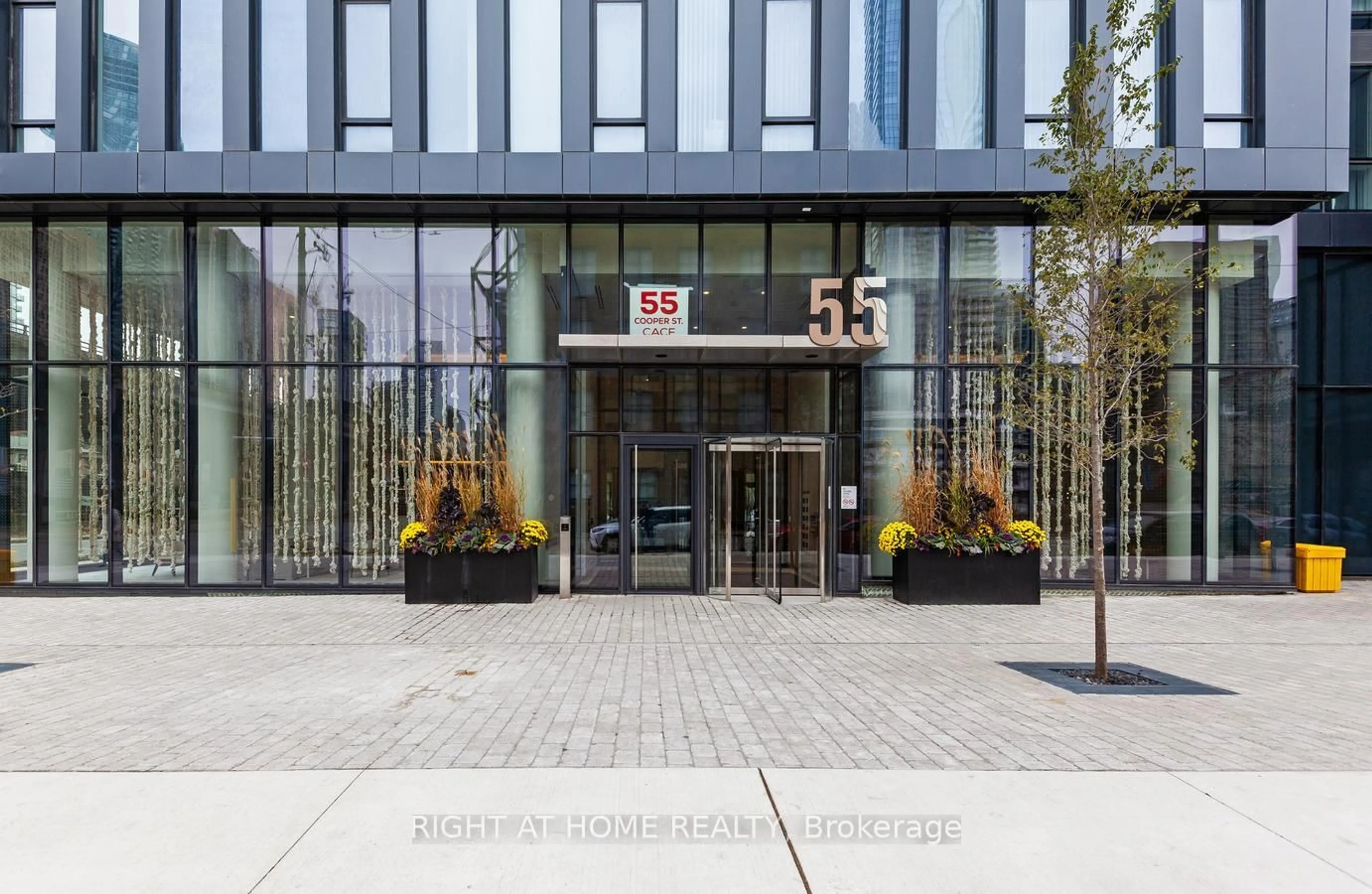 Indoor foyer for 55 Cooper St #2808, Toronto Ontario M5E 0G1