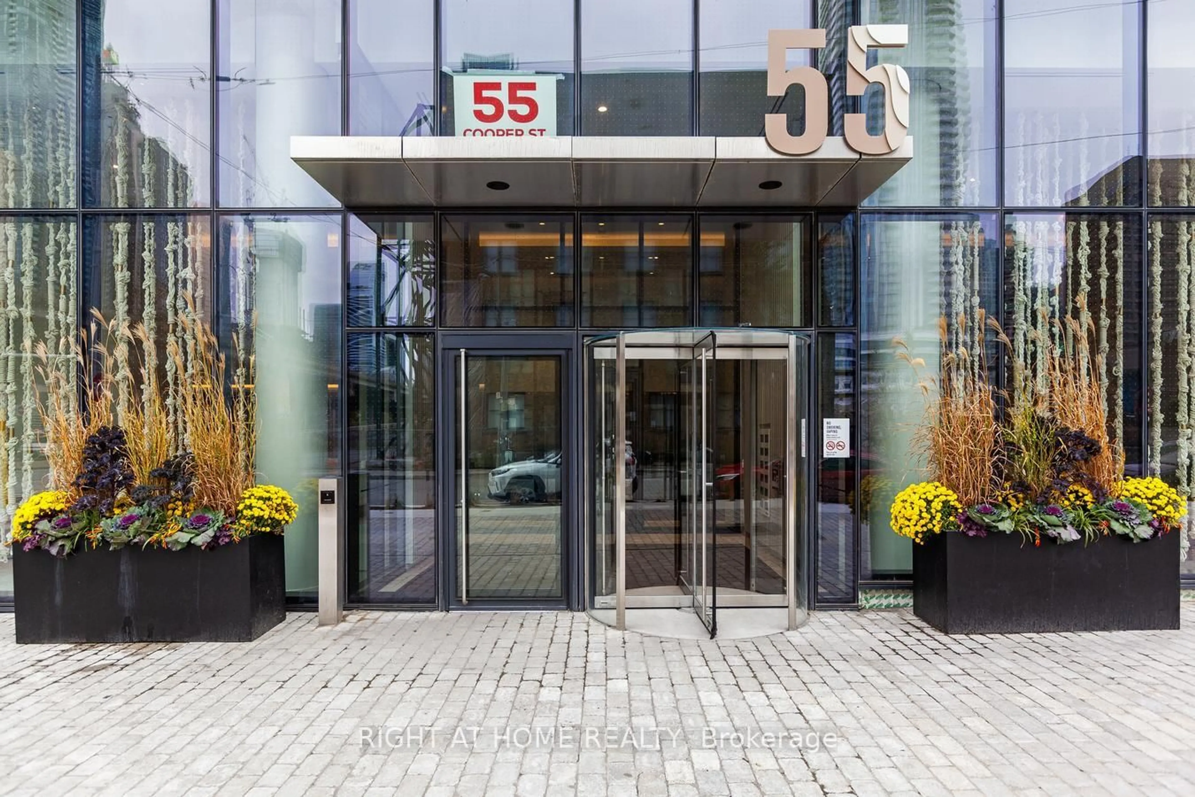 Indoor foyer for 55 Cooper St #2808, Toronto Ontario M5E 0G1