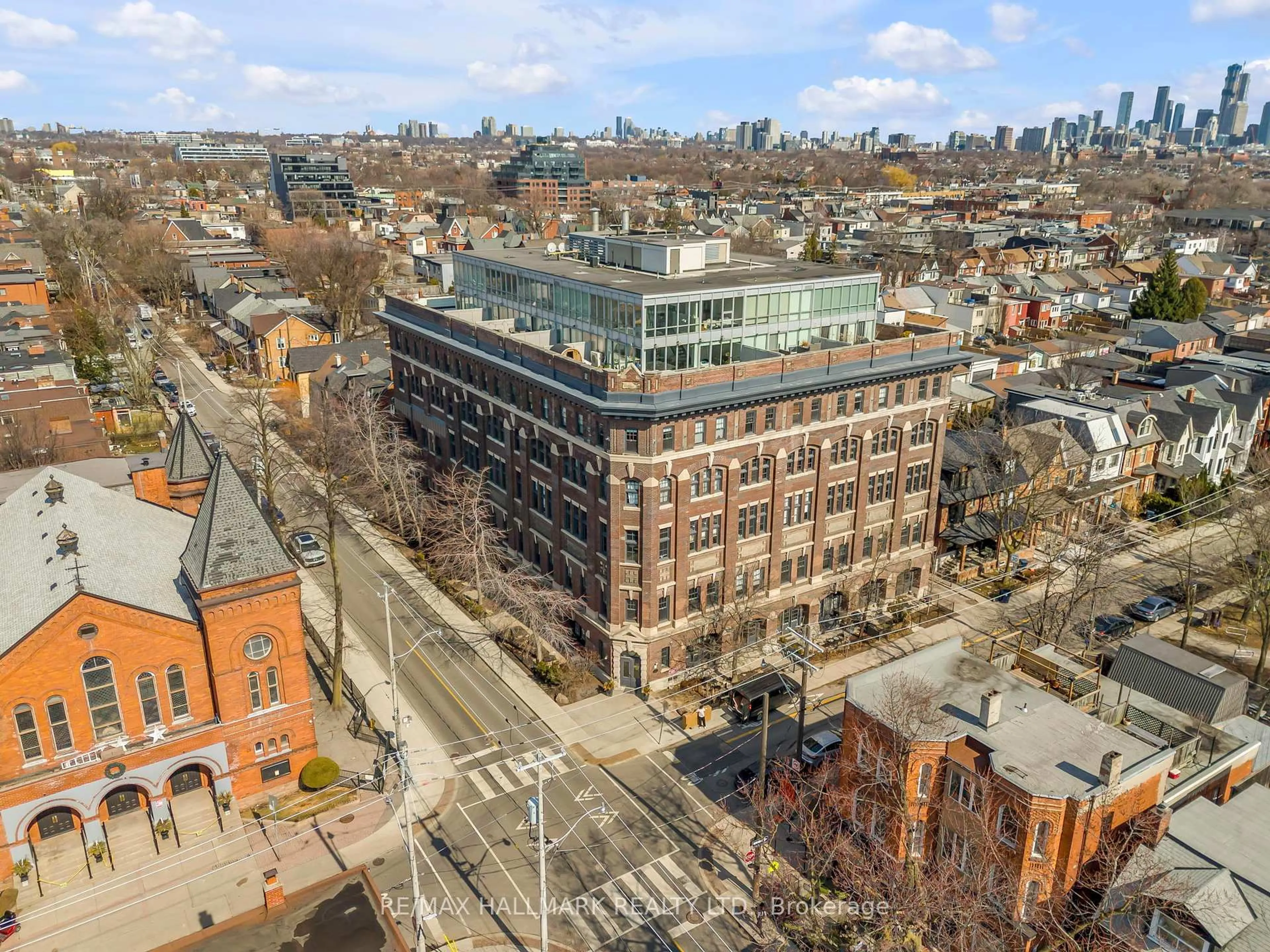 A pic from outside/outdoor area/front of a property/back of a property/a pic from drone, city buildings view from balcony for 183 Dovercourt Rd #106, Toronto Ontario M6J 3C1