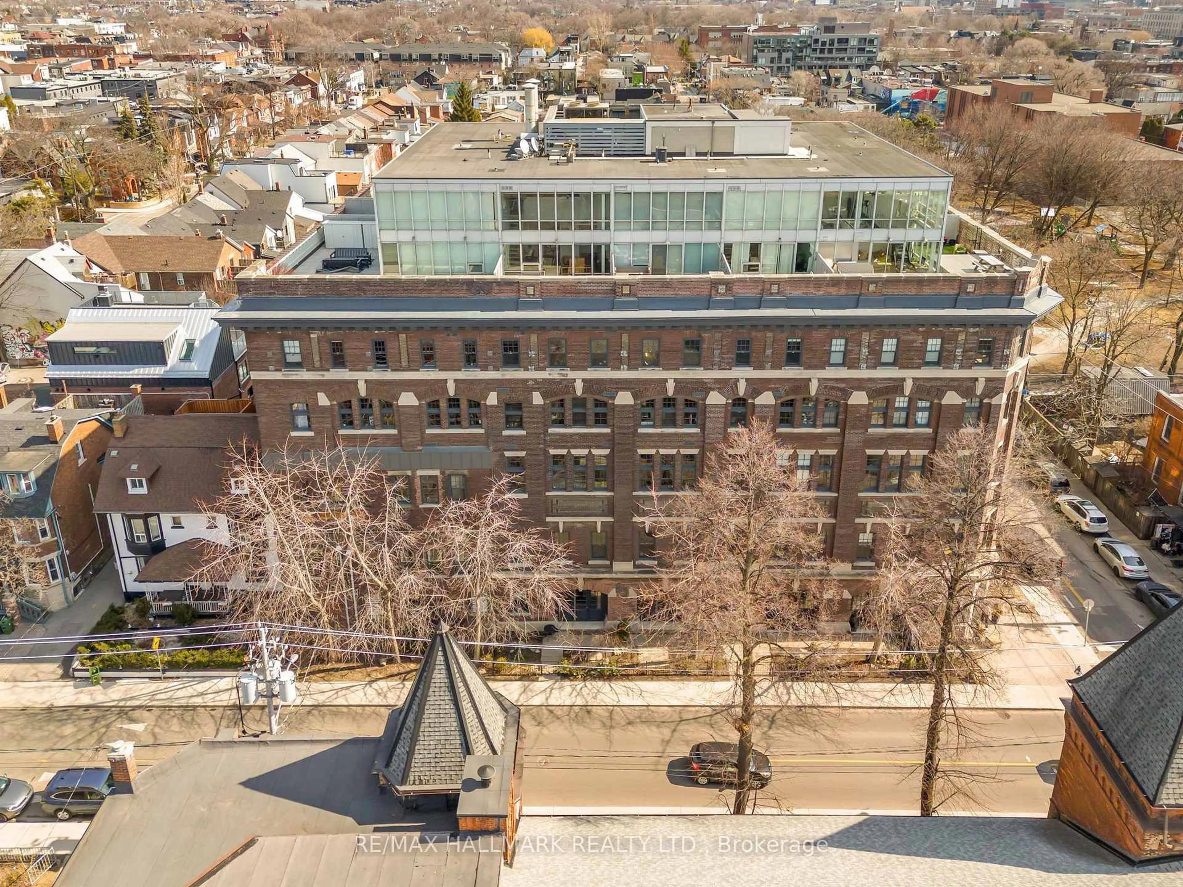 A pic from outside/outdoor area/front of a property/back of a property/a pic from drone, city buildings view from balcony for 183 Dovercourt Rd #106, Toronto Ontario M6J 3C1