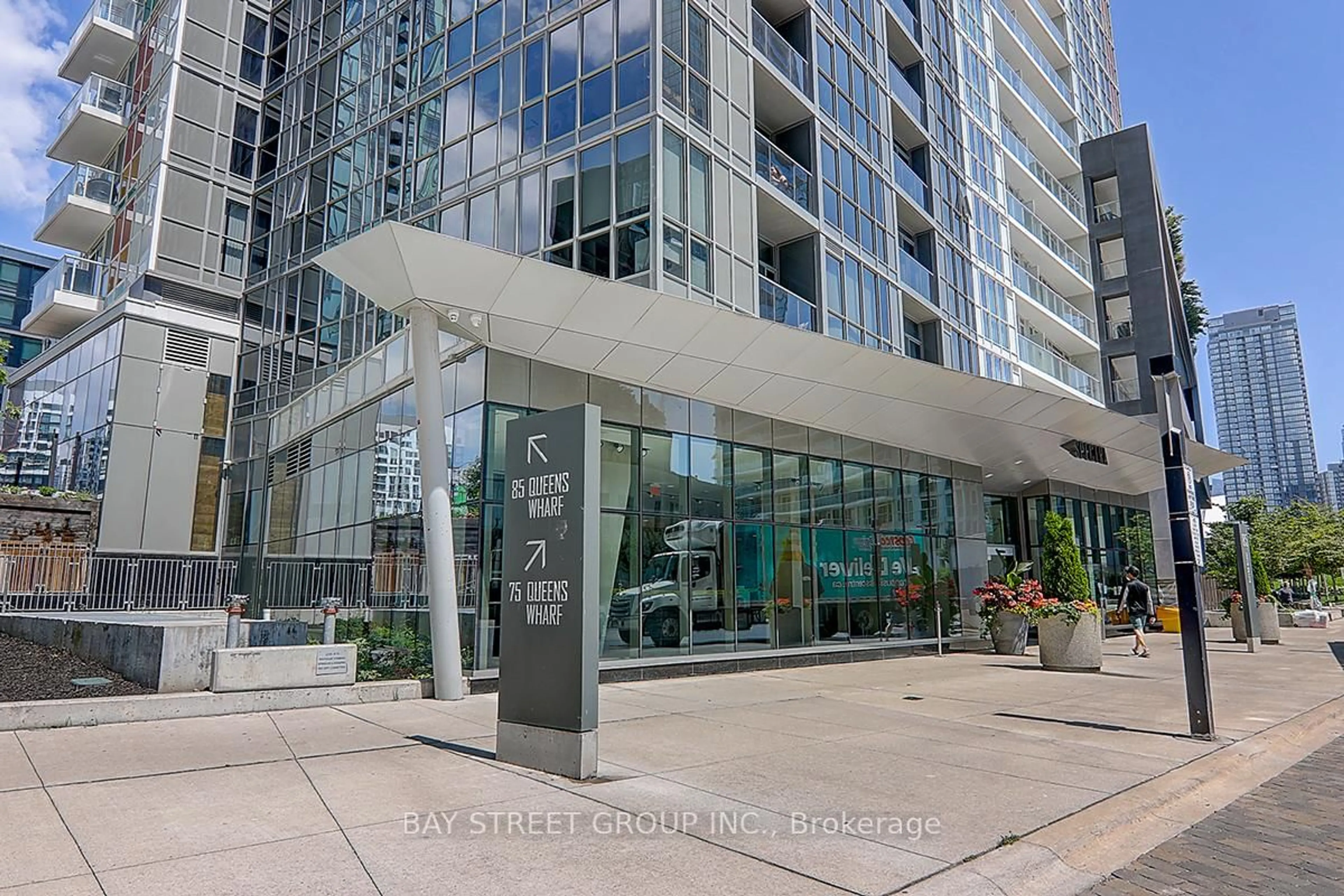 Indoor foyer for 85 Queens Wharf Rd #521, Toronto Ontario M5V 0J9