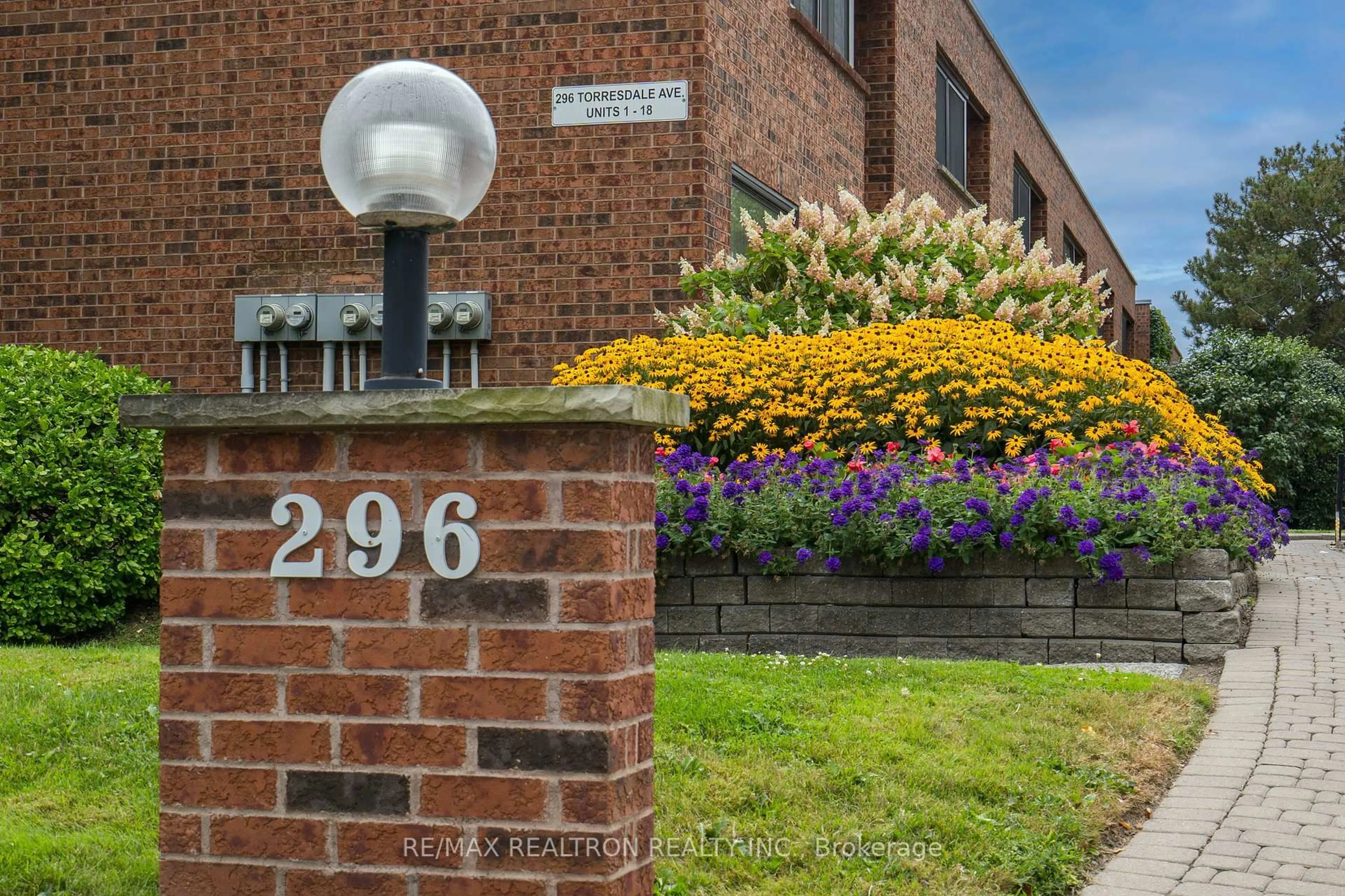 Home with brick exterior material, building for 296 Torresdale Ave #17, Toronto Ontario M2R 3N3