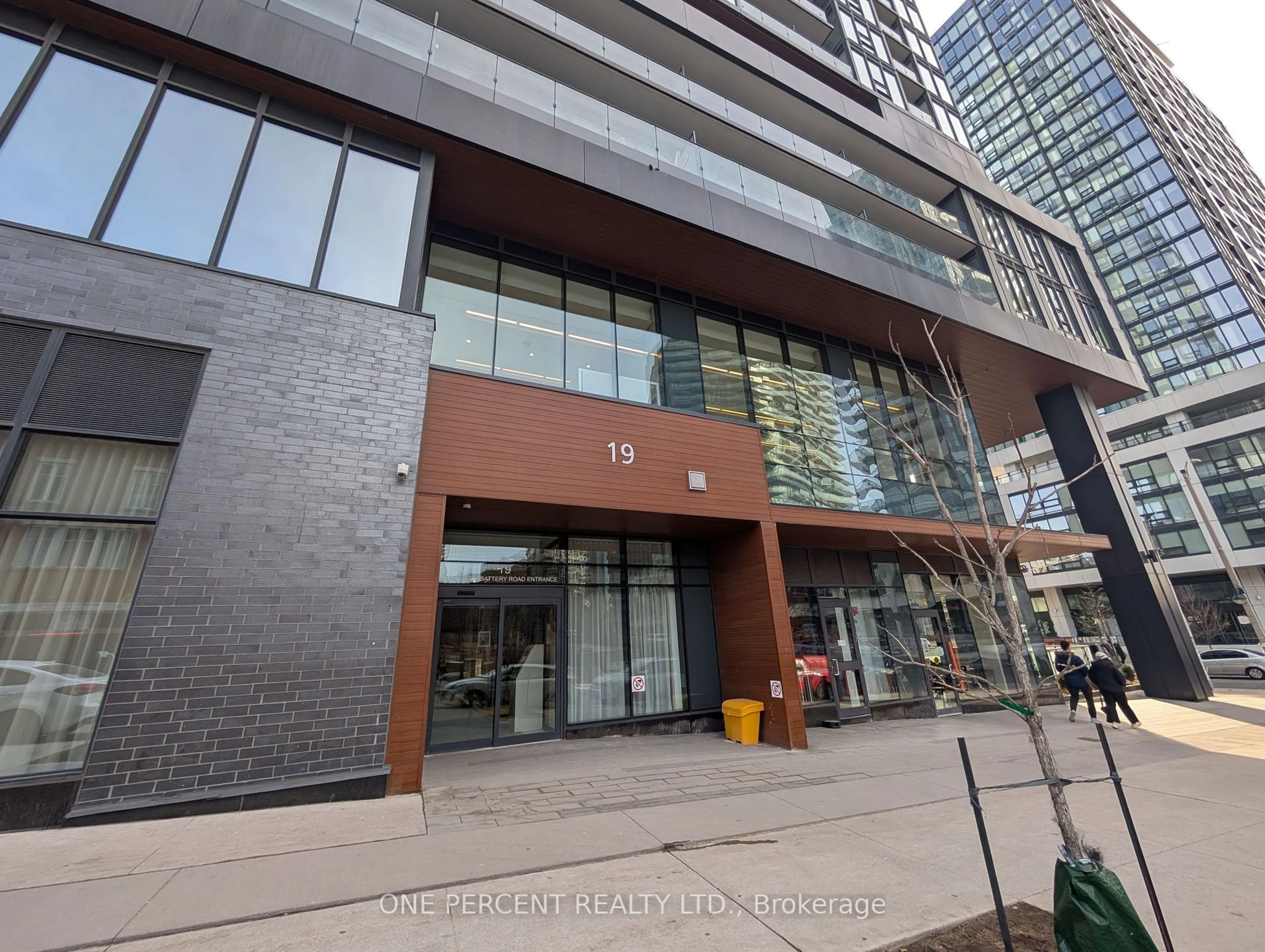 Indoor foyer for 19 Western Battery Rd #2722, Toronto Ontario M6K 3S4