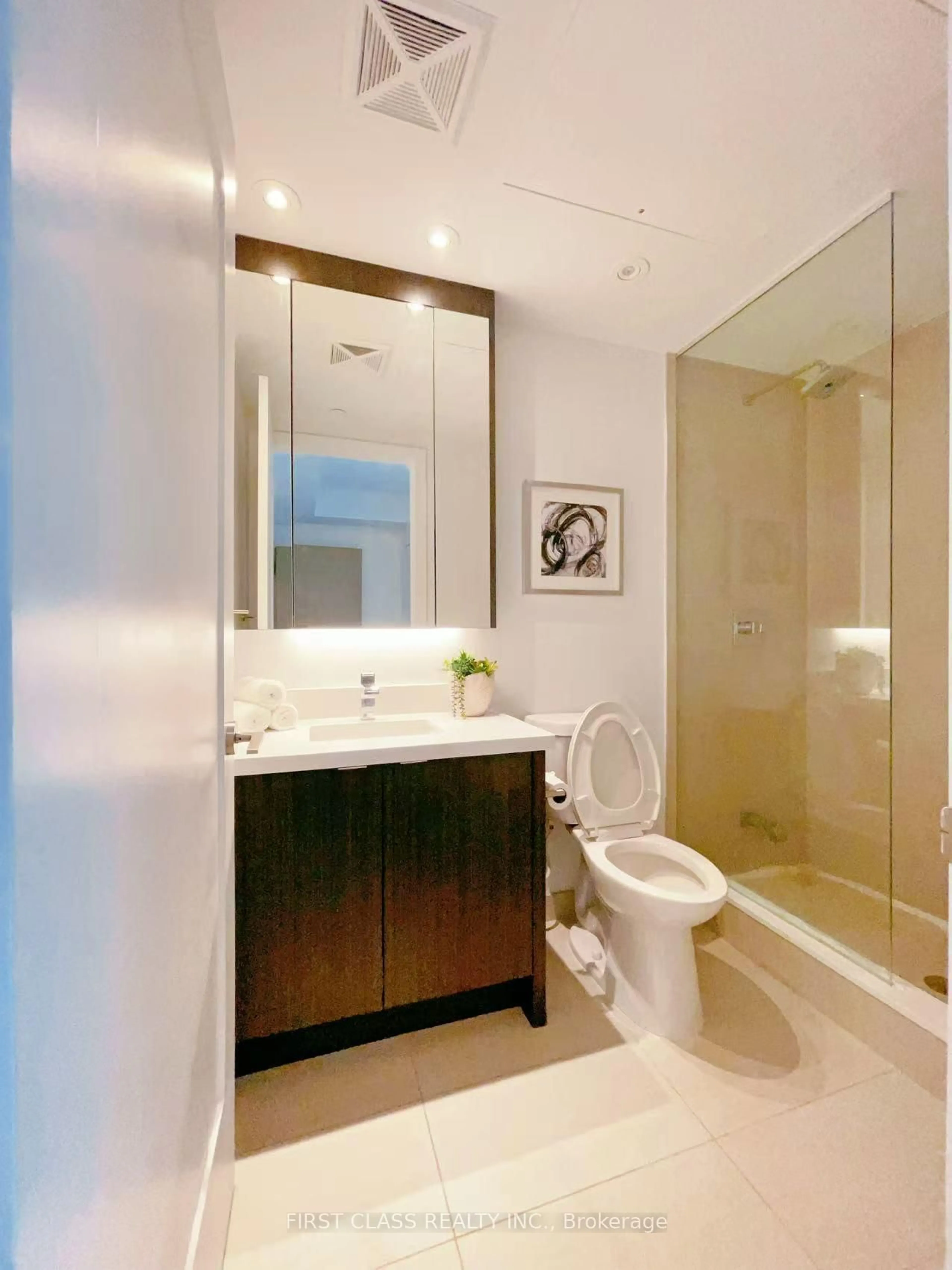 Contemporary bathroom, ceramic/tile floor for 1 Edgewater Dr #822, Toronto Ontario M5A 0L1