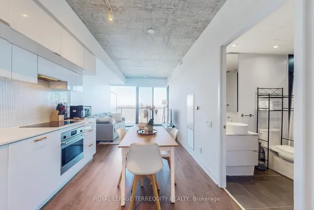 Additional property image - 185 Roehampton Ave Unit 1707