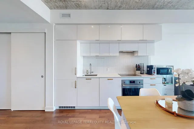 Additional property image - 185 Roehampton Ave Unit 1707
