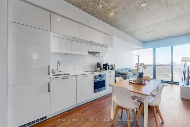 Additional property image - 185 Roehampton Ave Unit 1707