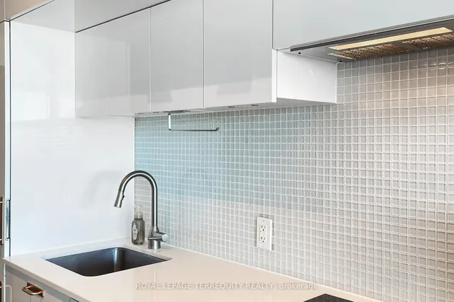 Additional property image - 185 Roehampton Ave Unit 1707