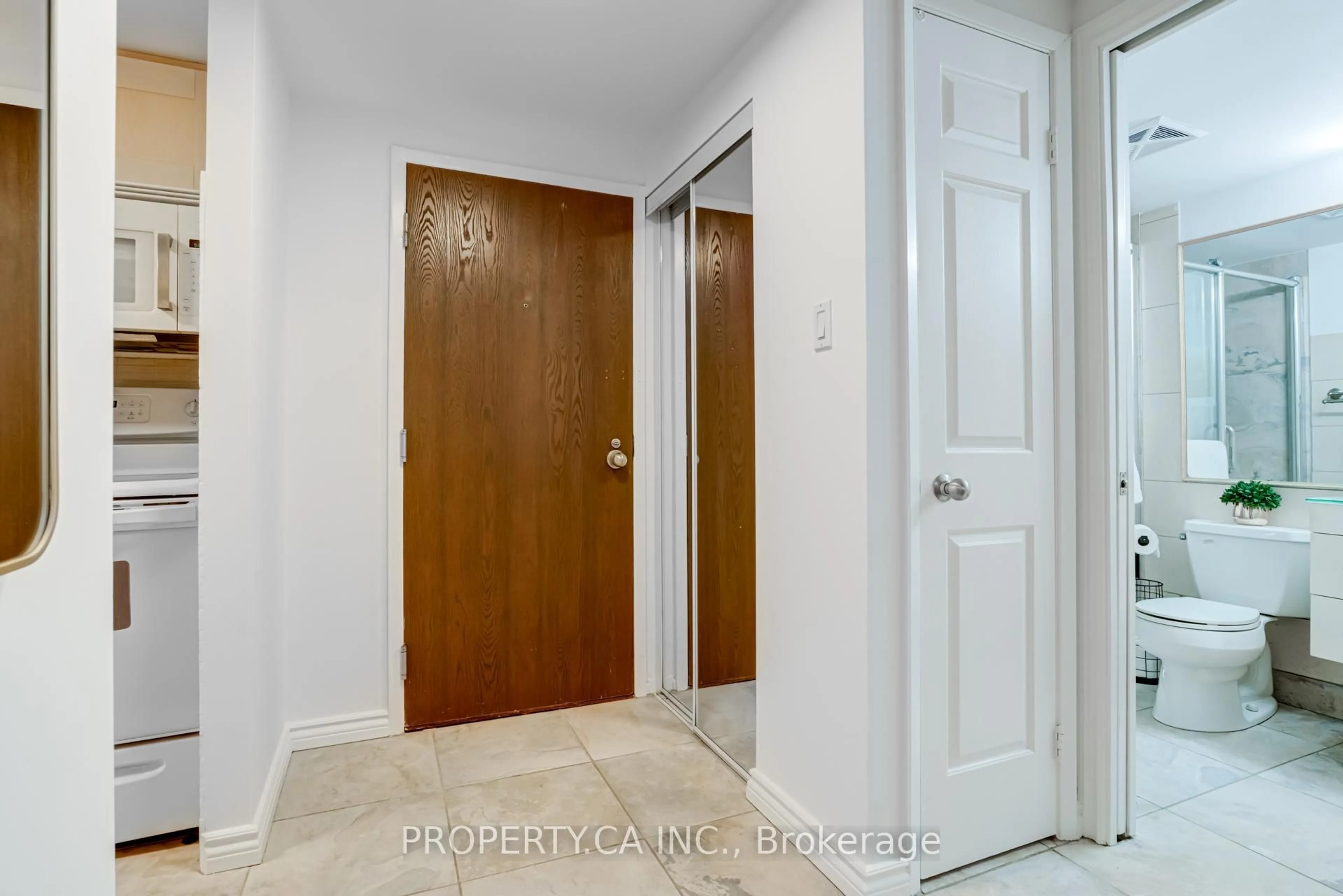 Indoor entryway for 717 Bay St #509, Toronto Ontario M5G 2J9