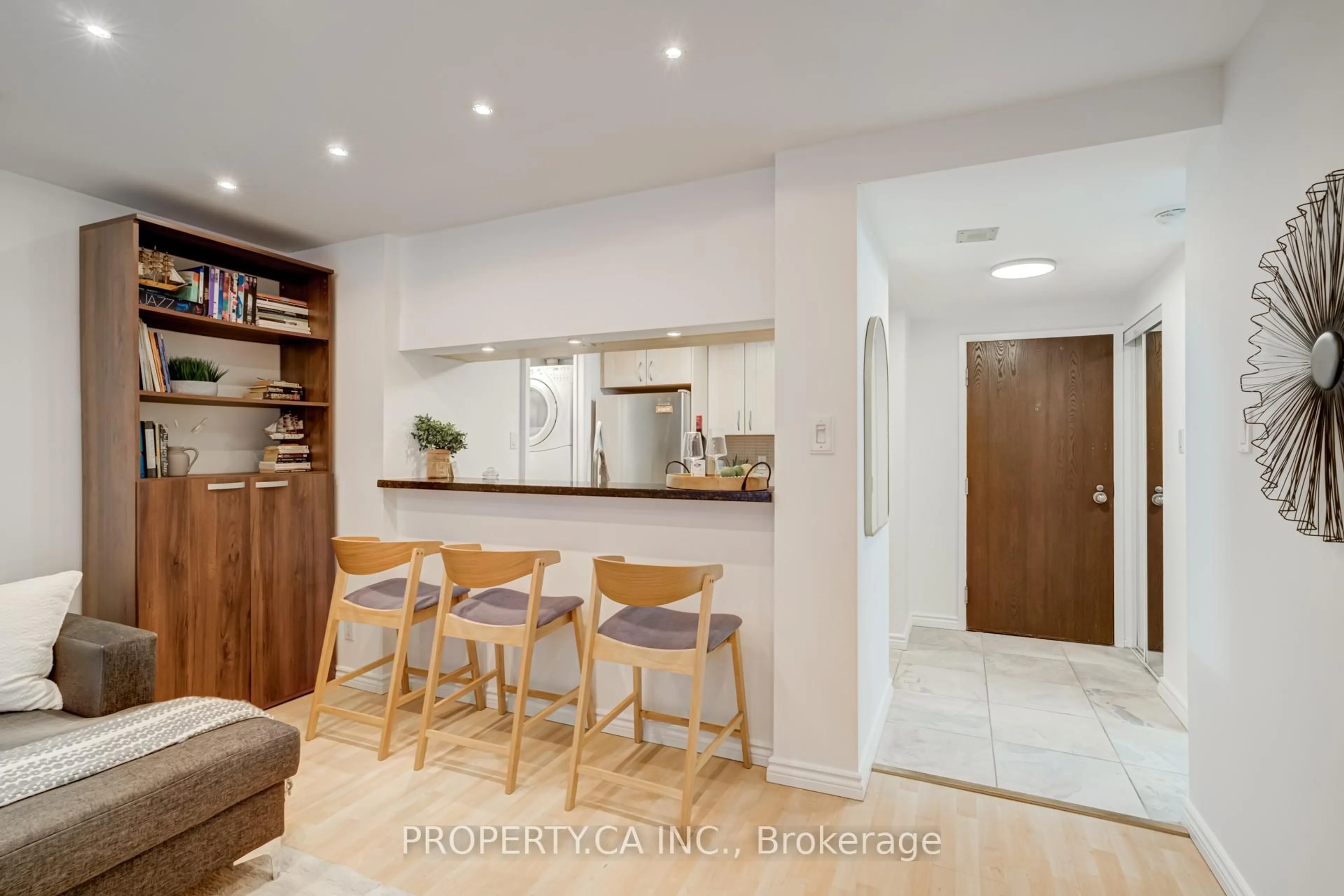 Open concept kitchen, ceramic/tile floor for 717 Bay St #509, Toronto Ontario M5G 2J9