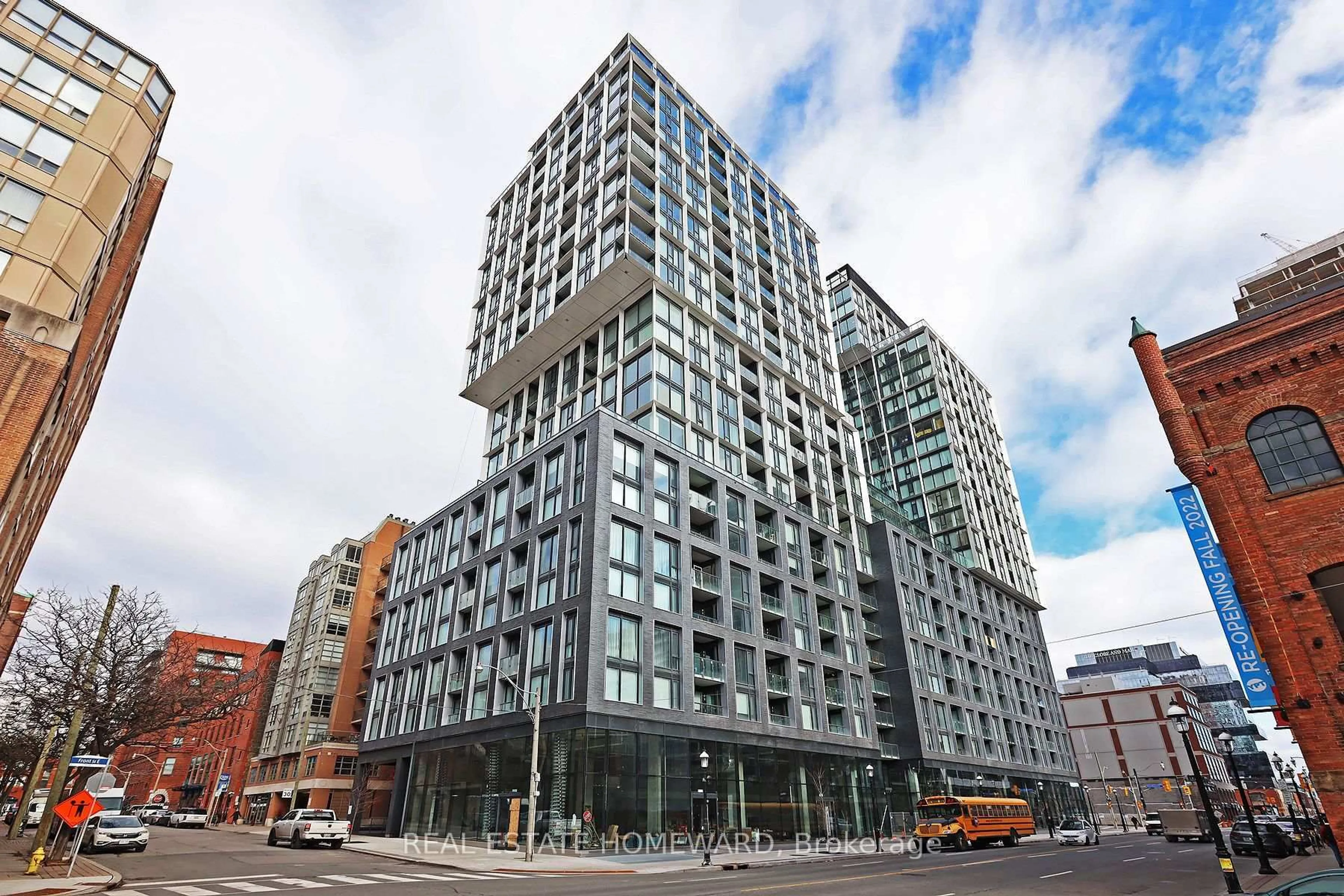 Patio, building for 158 Front St #706, Toronto Ontario M5A 1E5