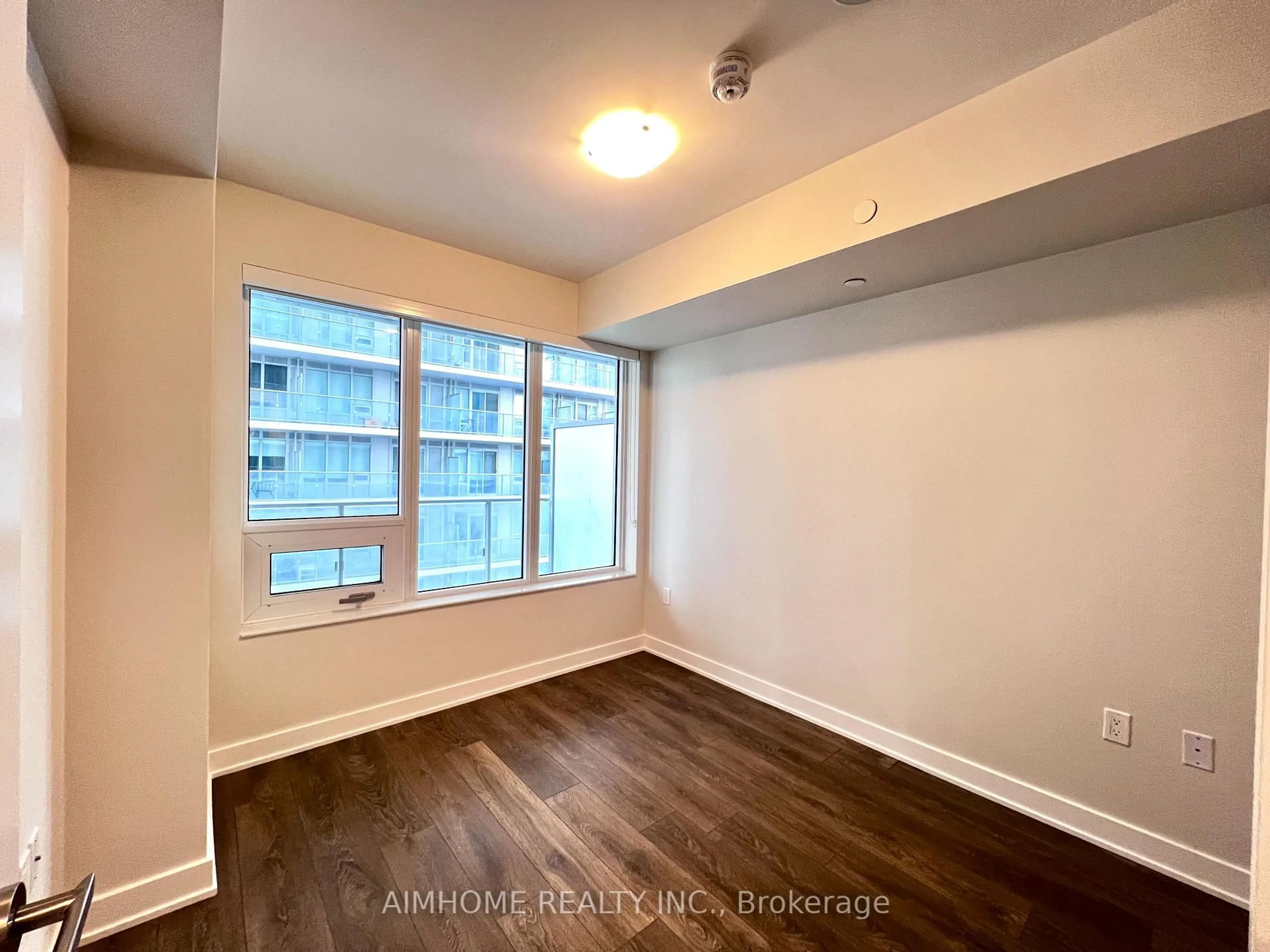 A pic of a room for 99 Broadway Ave #1906, Toronto Ontario M4P 0E3