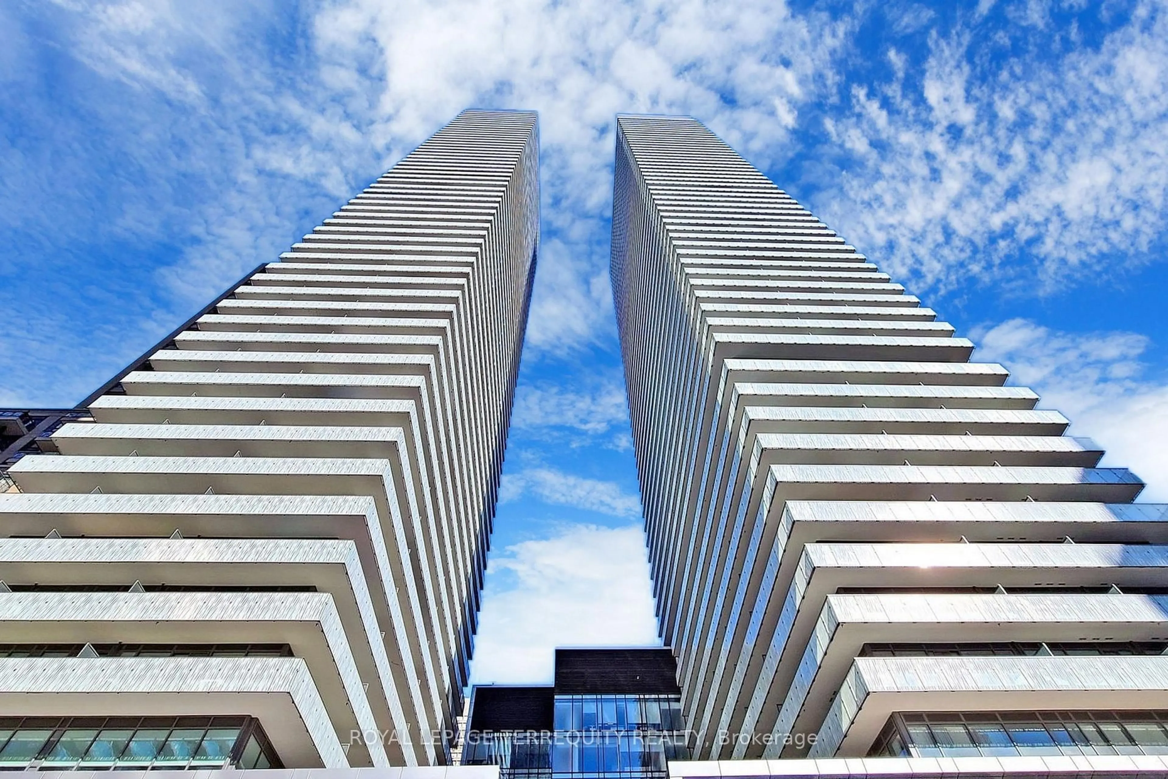 Indoor foyer for 50 Charles St #2104, Toronto Ontario M4Y 0C3