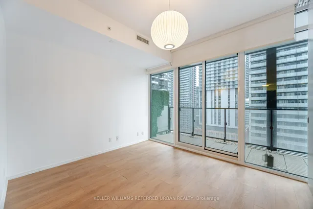 Additional image 35 of 125 Peter St Unit 1811