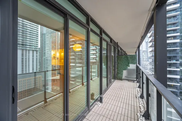 Additional image 19 of 125 Peter St Unit 1811