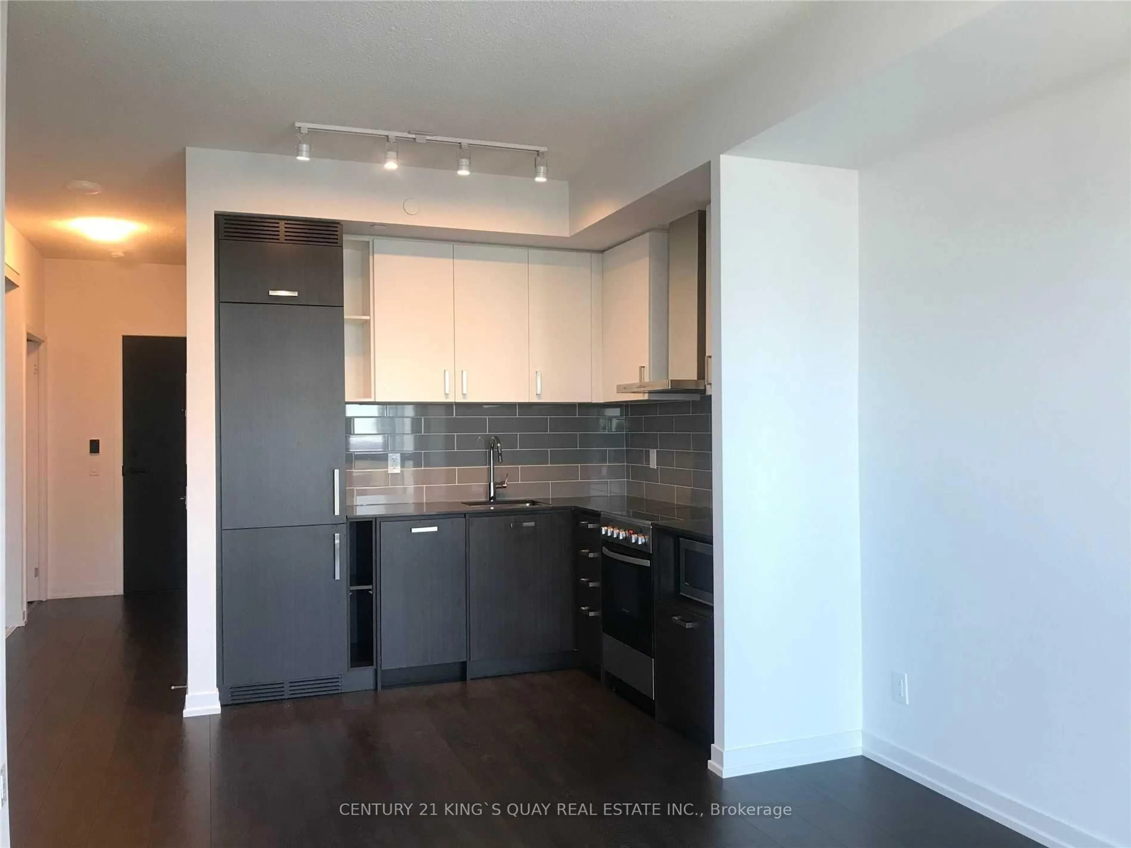 Standard kitchen, unknown for 125 Redpath Ave #3307, Toronto Ontario M4S 0B5