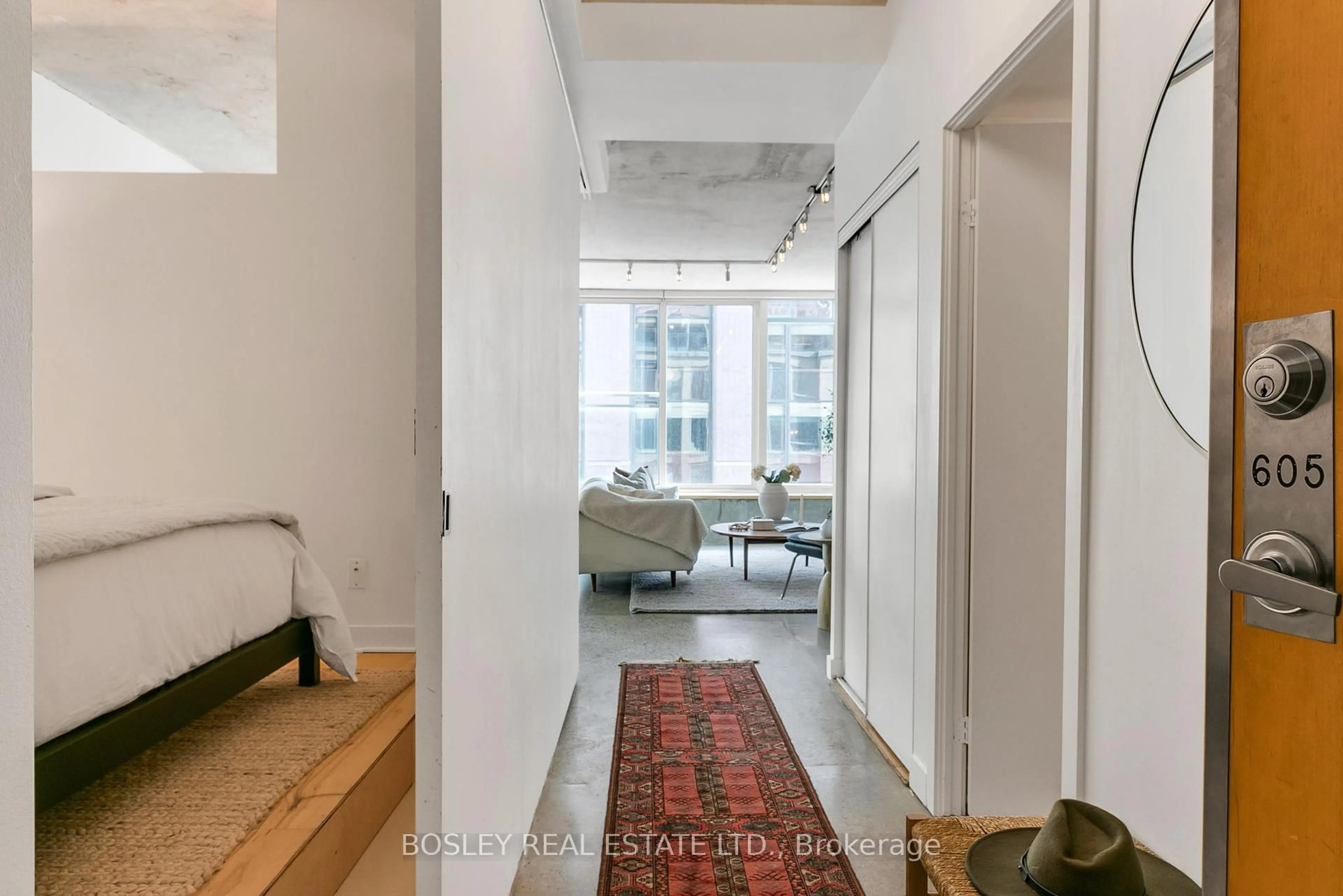 Indoor entryway for 50 Camden St #605, Toronto Ontario M5V 3N1