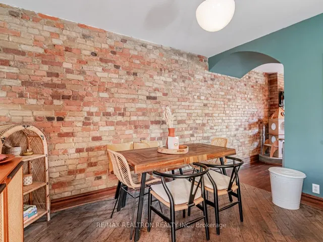 Additional property image - 867 Bathurst St