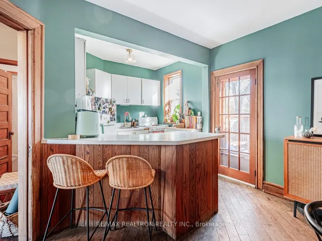 Additional property image - 867 Bathurst St