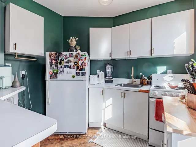 Additional property image - 867 Bathurst St