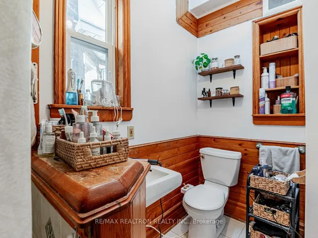 Additional property image - 867 Bathurst St