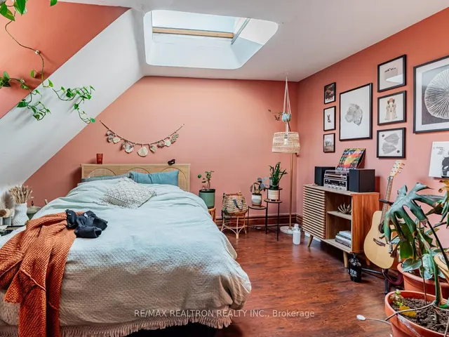 Additional property image - 867 Bathurst St