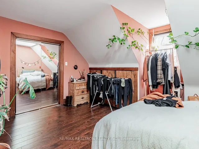 Additional property image - 867 Bathurst St