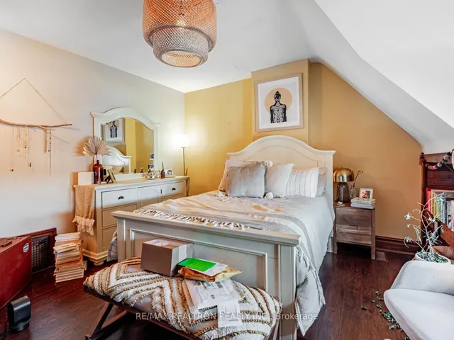 Additional property image - 867 Bathurst St