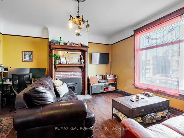 Additional property image - 867 Bathurst St