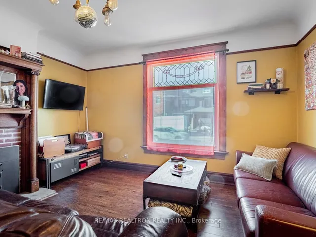 Additional property image - 867 Bathurst St