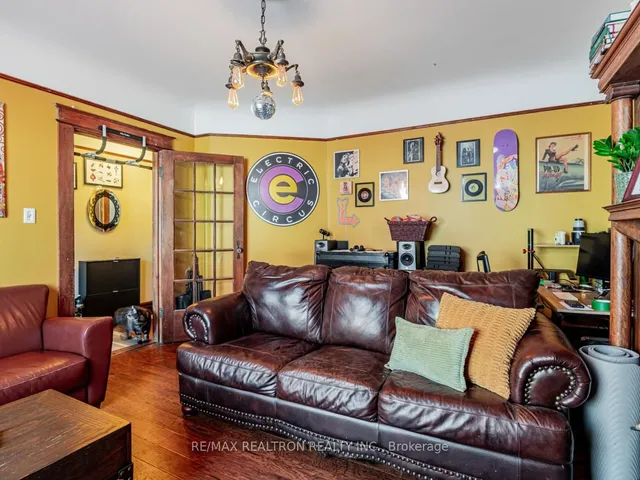 Additional property image - 867 Bathurst St