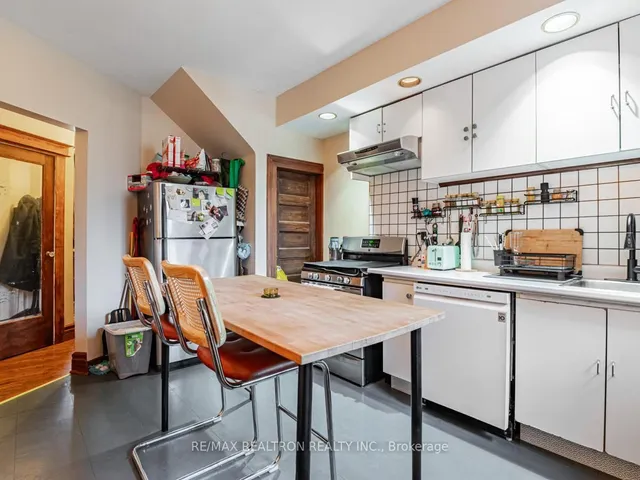 Additional property image - 867 Bathurst St