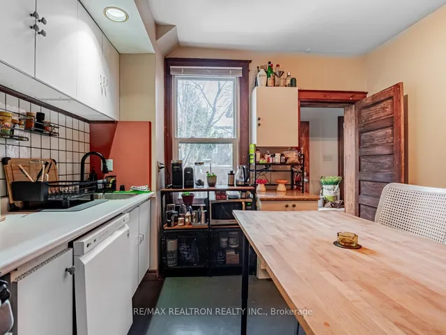 Additional property image - 867 Bathurst St