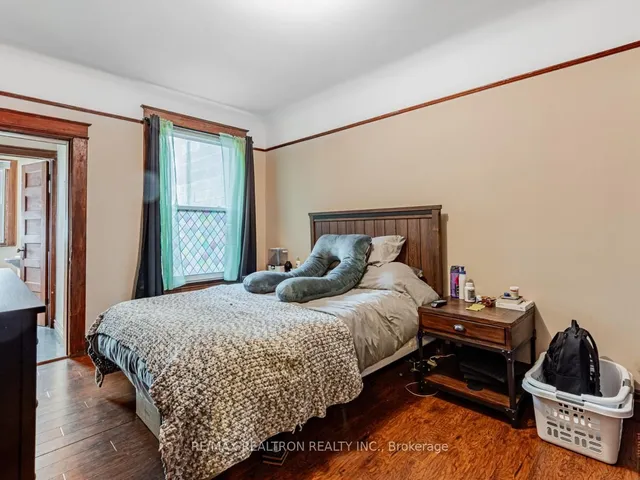 Additional property image - 867 Bathurst St