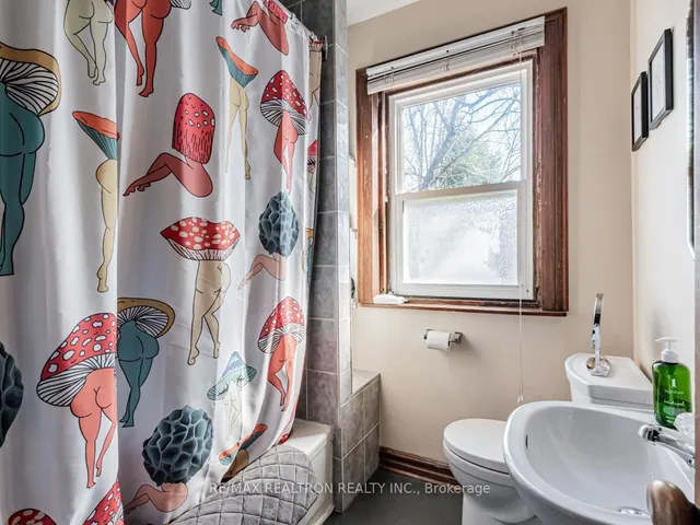 Additional property image - 867 Bathurst St