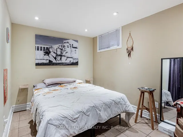Additional property image - 867 Bathurst St