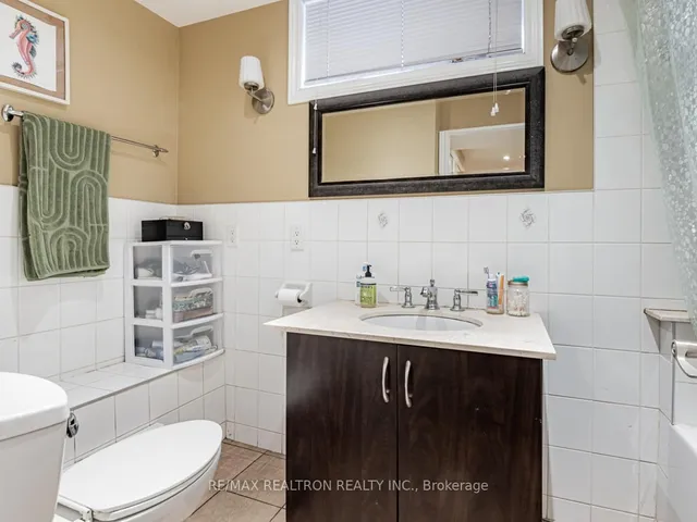 Additional property image - 867 Bathurst St