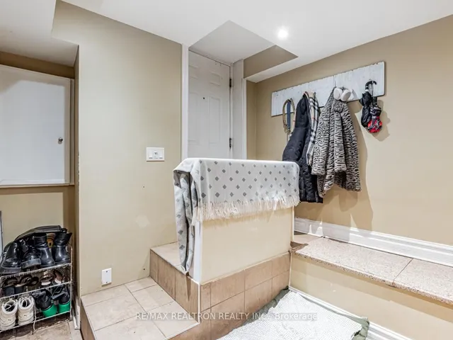 Additional property image - 867 Bathurst St