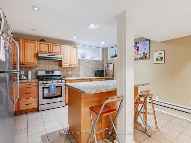 Additional property image - 867 Bathurst St